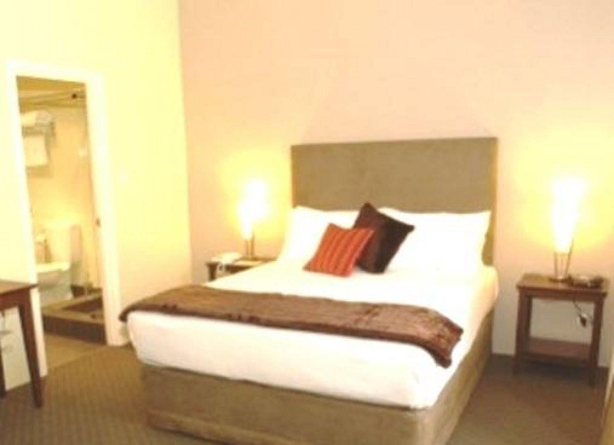 פרת'' Joondalup City Hotel מראה חיצוני תמונה